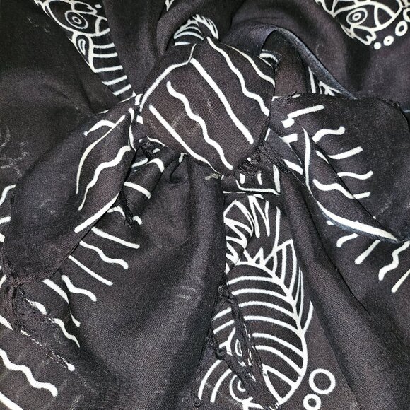 PUNTA CANA B&W WRAP with FISH MOTIF from DOMINICAN REPUBLIC--PERFECT BEACH VIBE - Picture 14 of 14